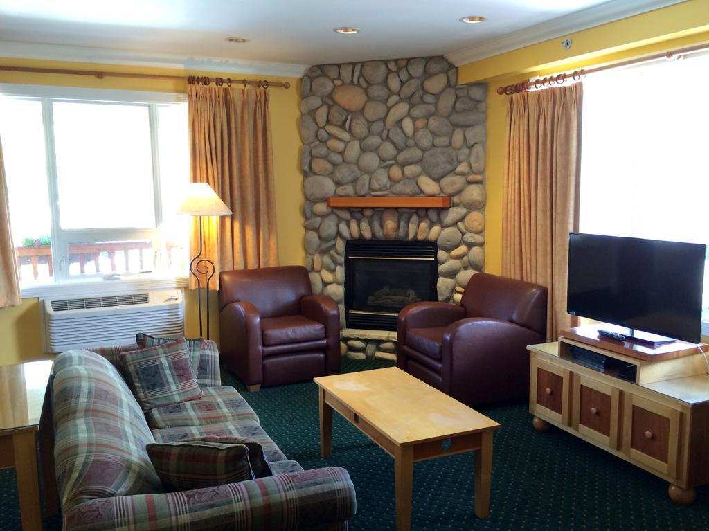 Park Place Lodge Fernie Room photo